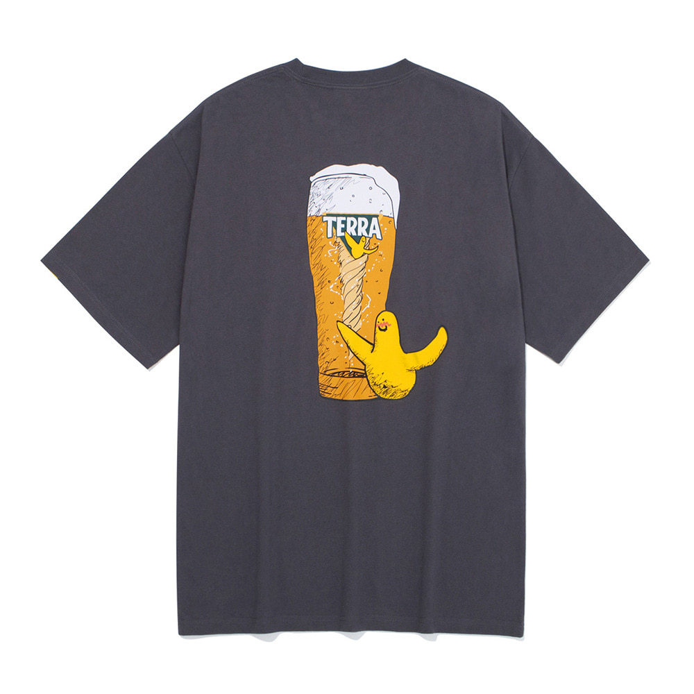 [TERRA X WII] HAVE A BEER 그래픽 반팔 티셔츠 다크 그레이