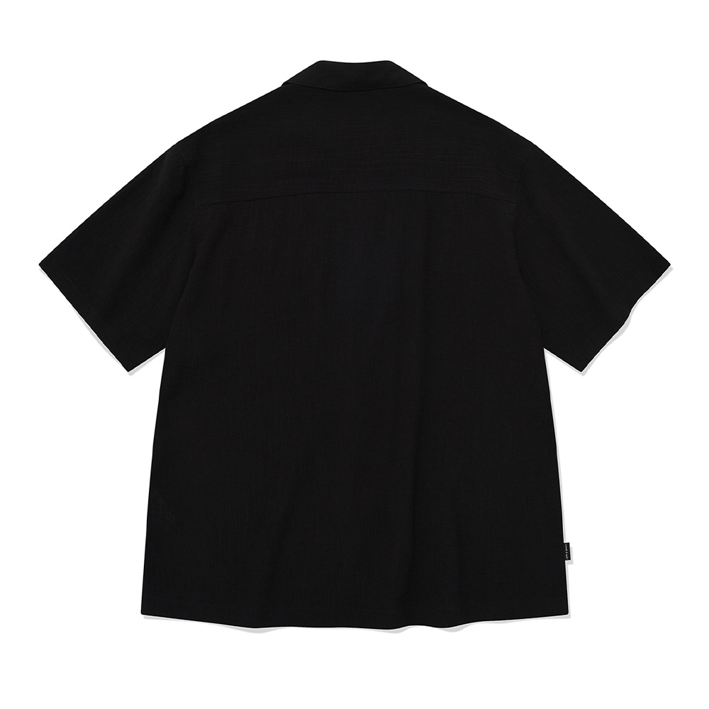 포인트 라벨 오픈 카라 반팔 셔츠 블랙